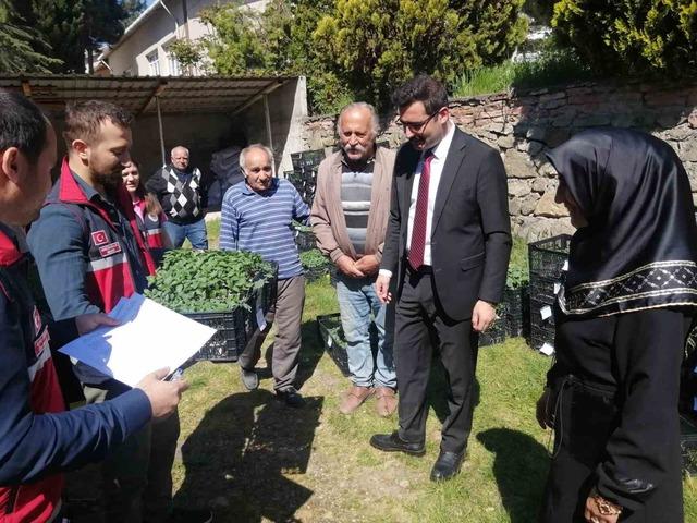 Han&ouml;n&uuml;&rsquo;de &ccedil;ift&ccedil;ilere 30 bin fide dağıtıldı 2