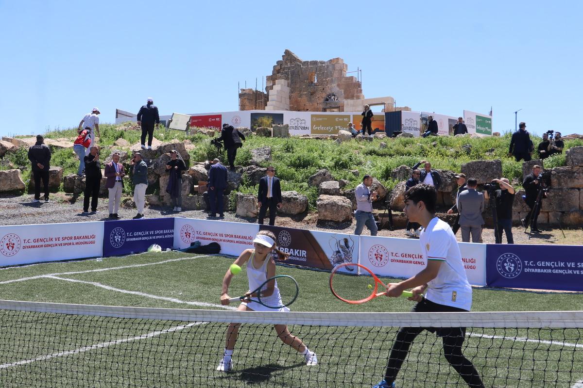 Tarihi Zerzevan Kalesi&rsquo;nde tenis turnuvası: "1 milyonun &uuml;zerinde &ouml;d&uuml;l" 5