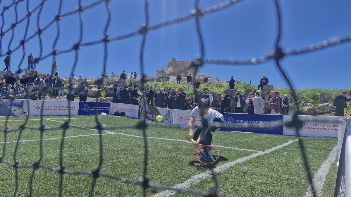 Tarihi Zerzevan Kalesi&rsquo;nde tenis turnuvası: "1 milyonun &uuml;zerinde &ouml;d&uuml;l" 3