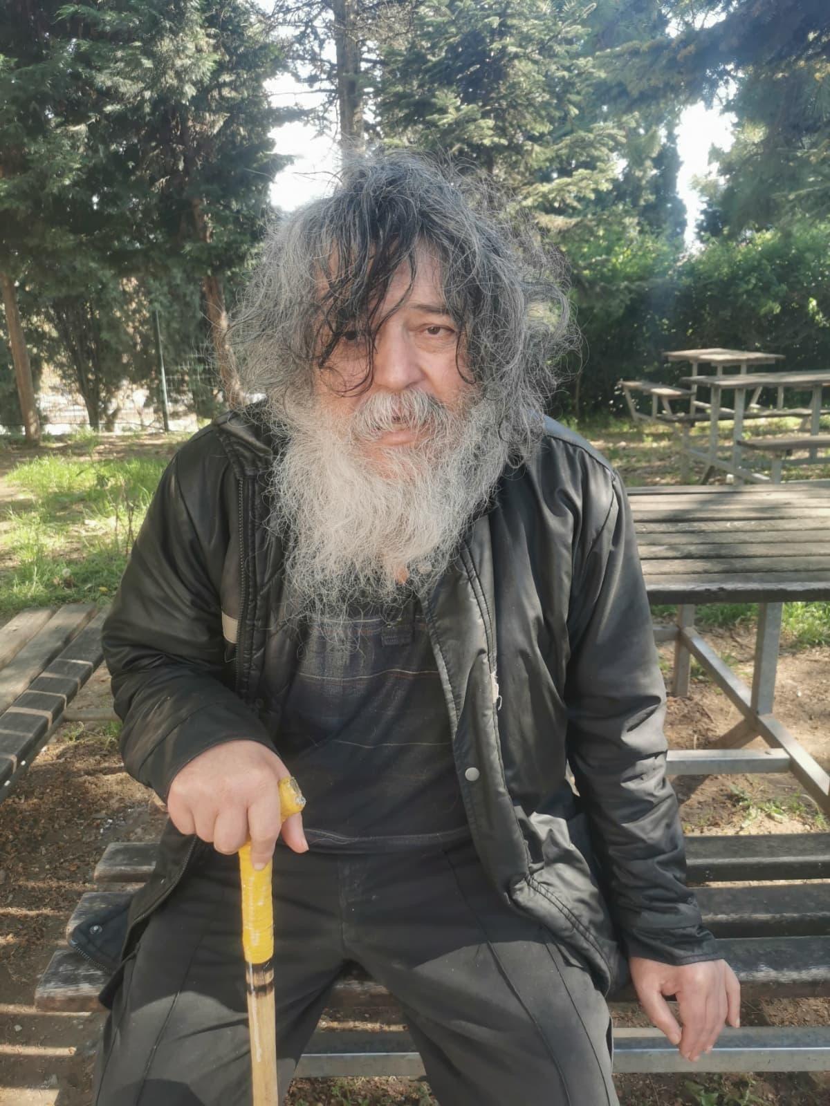 &Ccedil;&ouml;p evden kurtarılan adamın inanılmaz değişimi! G&ouml;zyaşlarını tutamadı 1
