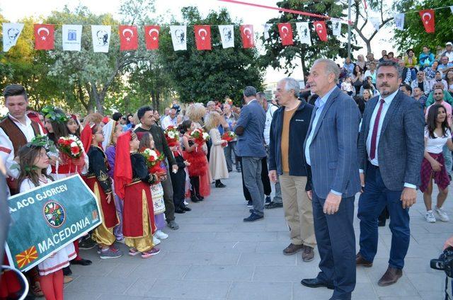 Didim’de halk oyunları festivali büyük ilgi gördü