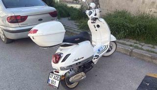 Kaldırıma &ccedil;arpan motosikletin s&uuml;r&uuml;c&uuml;s&uuml; yaralandı