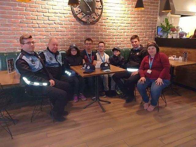 Minik zabıtalar Down Kafe’de