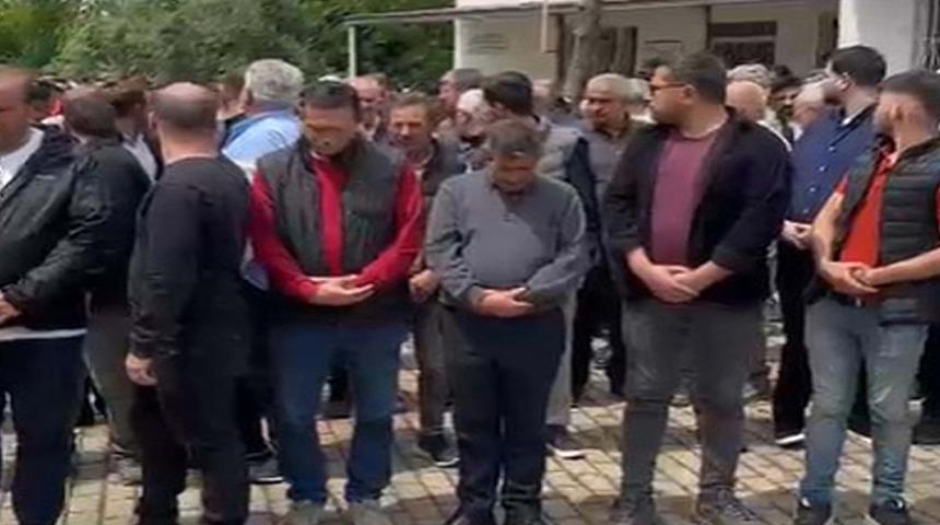 Boğanın saldırısında &ouml;len besiciye cenazede 'hakkını' helal etmedi