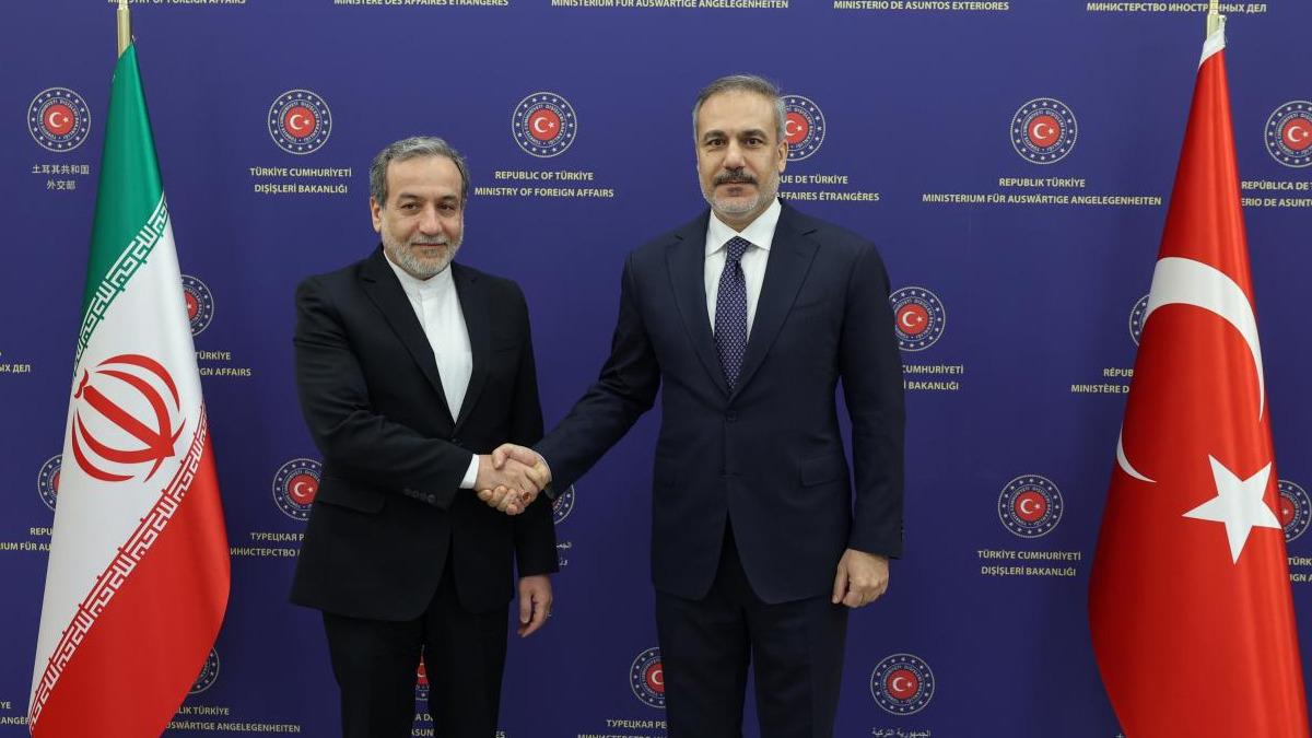 Dışişleri Bakanı Fidan İranlı mevkidaşı Arak&ccedil;i ile İran-ABD m&uuml;zakerelerini g&ouml;r&uuml;şt&uuml; 1