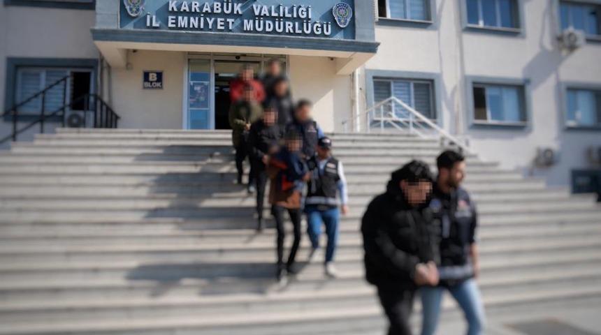 Karab&uuml;k merkezli 14 ilde yapay zeka destekli dolandırıcılık &ccedil;etesi &ccedil;&ouml;kertildi