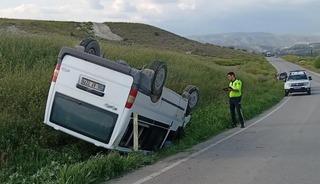 Ankara'da kontrolden &ccedil;ıkan minib&uuml;s devrildi: 1 &ouml;l&uuml;
