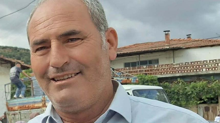 Manisa'da sır olay! Muhtar, trakt&ouml;r&uuml;n&uuml;n &uuml;zerinde av t&uuml;feğiyle vurularak &ouml;lm&uuml;ş halde bulundu