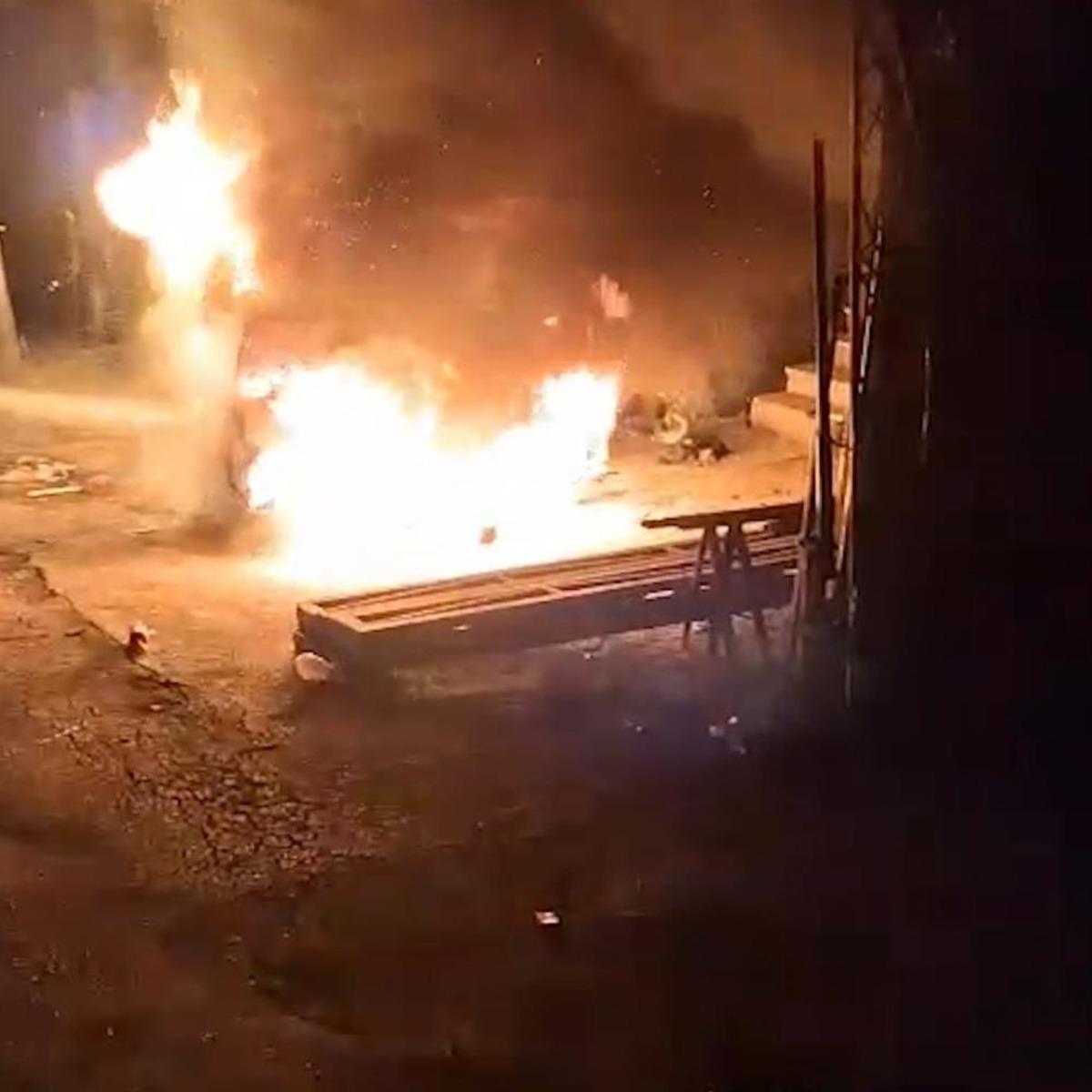 Kırıkkale de park halindeki otomobil alev topuna d&ouml;nd&uuml; 1