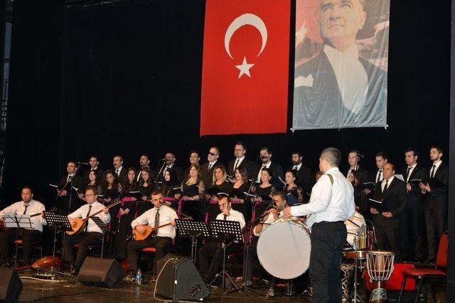 Kocaeli’de Türk Halk Müziği’nin eserleri seslendirildi