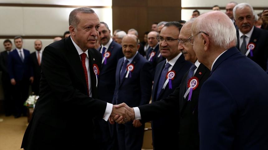 Cumhurbaşkanı Erdoğan ve CHP lideri Kılıçdaroğlu AYM töreninde tokalaştı