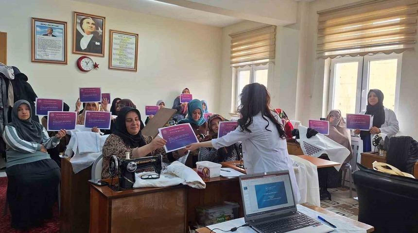 Bayburt&rsquo;ta &lsquo;Menopoz Okulu&rsquo; eğitimleri devam ediyor