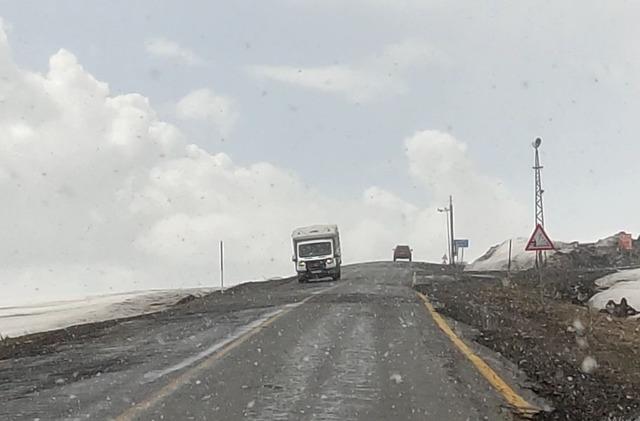 Ardahan&rsquo;ın y&uuml;ksek kesimlerinde kar yağışı etkili oldu 1