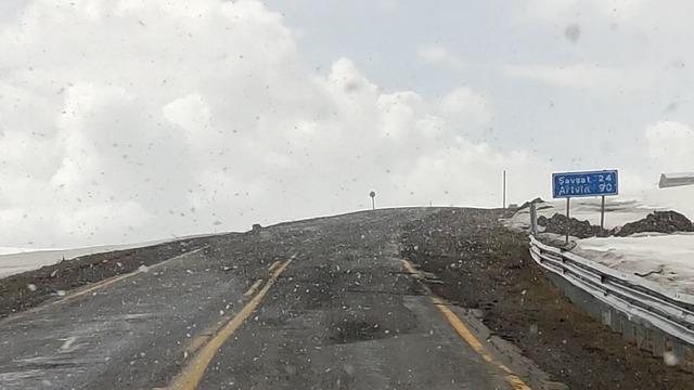 Ardahan’ın yüksek kesimlerinde kar yağışı etkili oldu