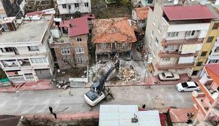 Tehlike oluşturan ve su&ccedil; yuvasına d&ouml;nen metruk binalar yıkılıyor