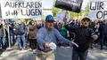 Filmleri aratmayan banka soygunu: Ma�dur T�rkler soka�a indi