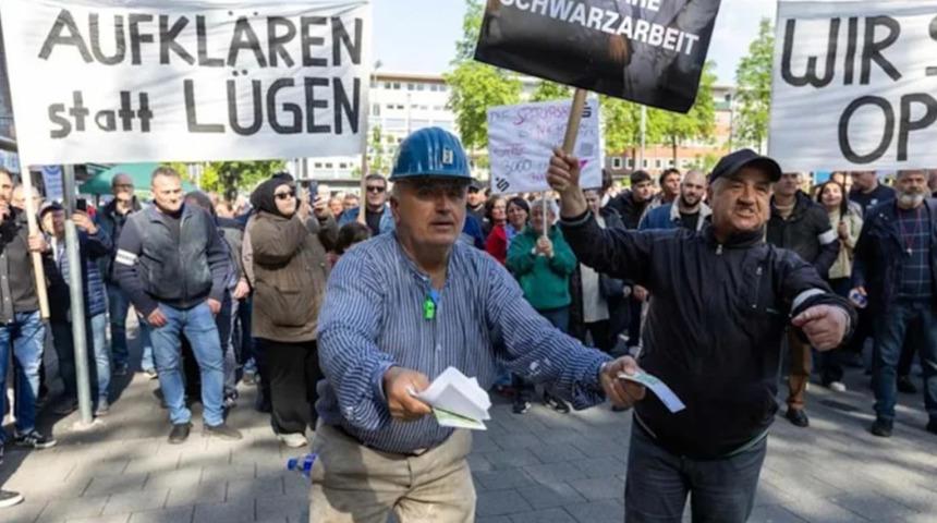 Filmleri aratmayan banka soygunu: Mağdur T&uuml;rkler sokağa indi