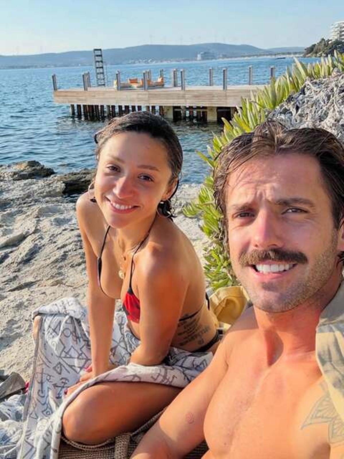 Zeynep Bastık ve Serkay T&uuml;t&uuml;nc&uuml; den romantik kutlama! Aşkını haykırdı 2