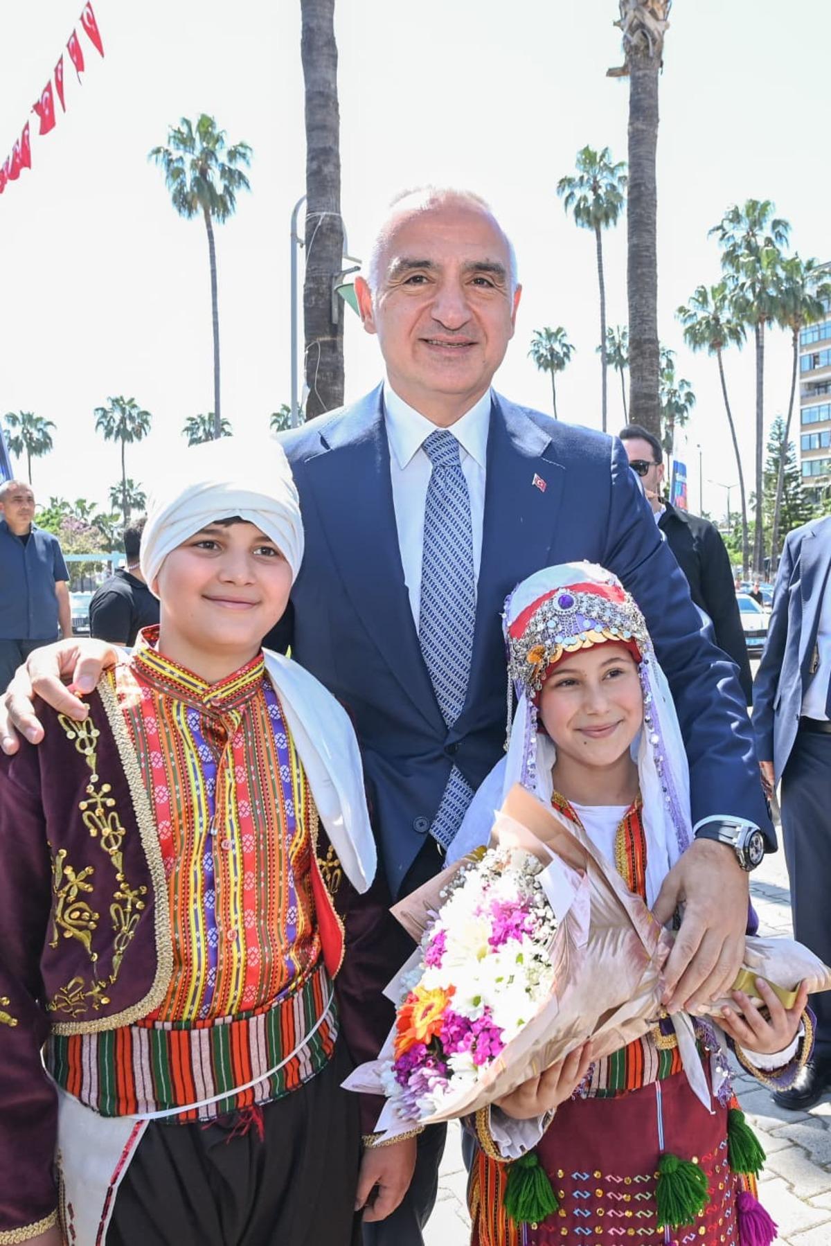 Akdeniz in incisi ilk kez K&uuml;lt&uuml;r Yolu sahnesinde! Mersin de festival coşkusu başladı 8