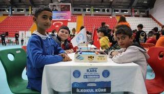 Kars&rsquo;ta zeka dolu rekabet: 400 &ouml;ğrenci akıl oyunlarında yarıştı