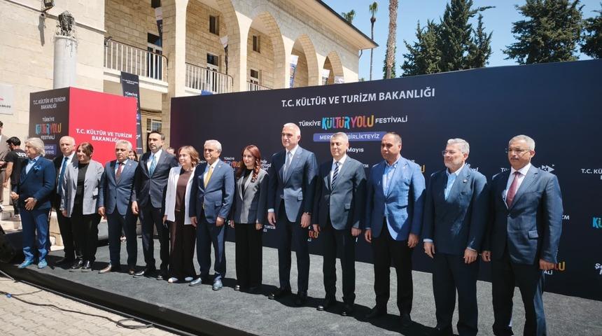 Bakan Ersoy, Mersin K&uuml;lt&uuml;r Yolu Festivali'nin a&ccedil;ılış t&ouml;renine katıldı