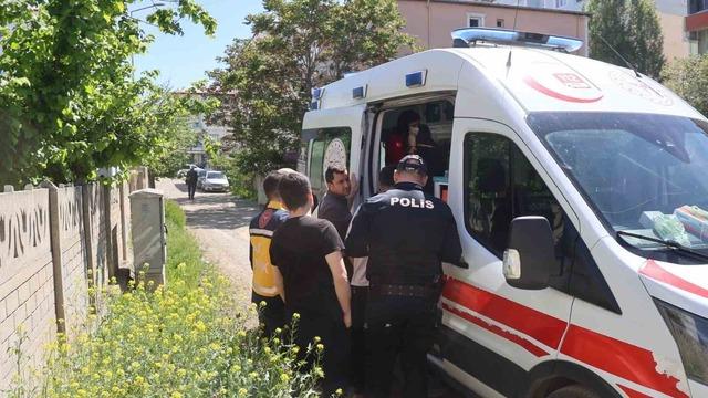 Iğdır’da çatı katı yangınında anne ve down sendromlu çocuk dumandan etkilendi