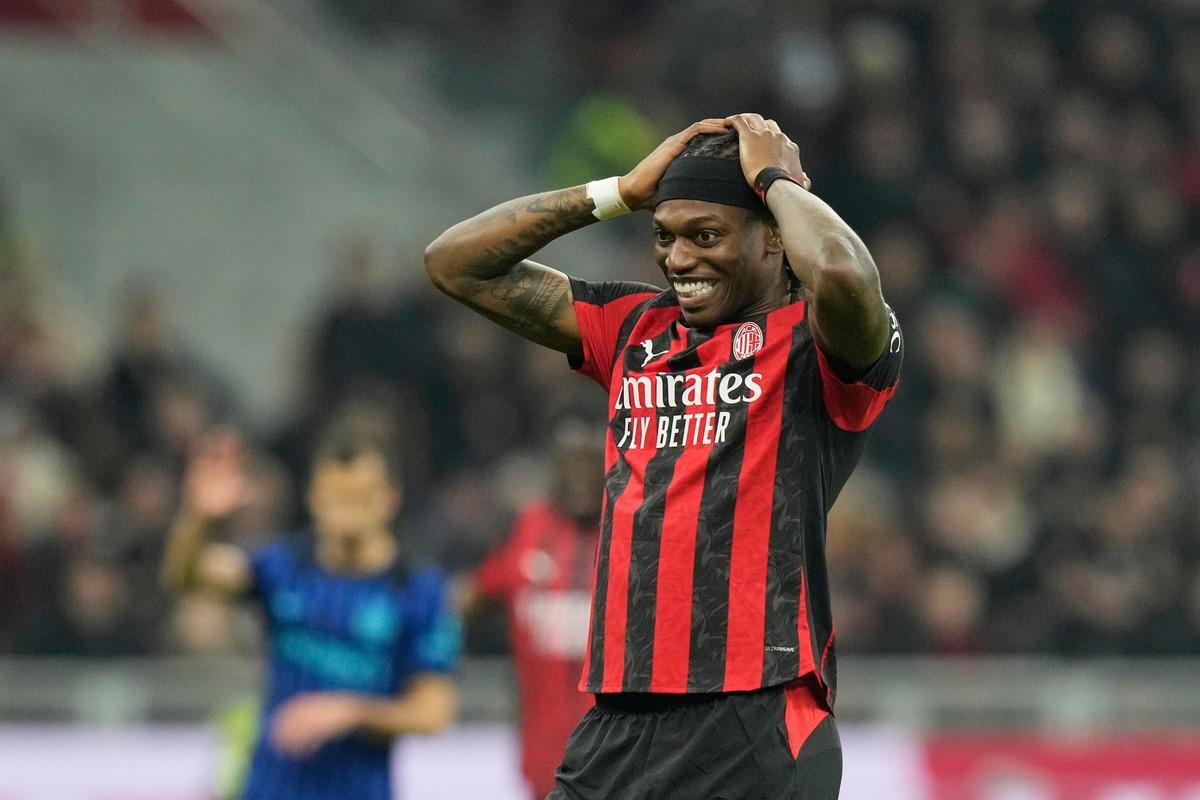 Milan ın yıldızı Rafael Leao Fenerbah&ccedil;e nin se&ccedil;im kozu oldu! 2