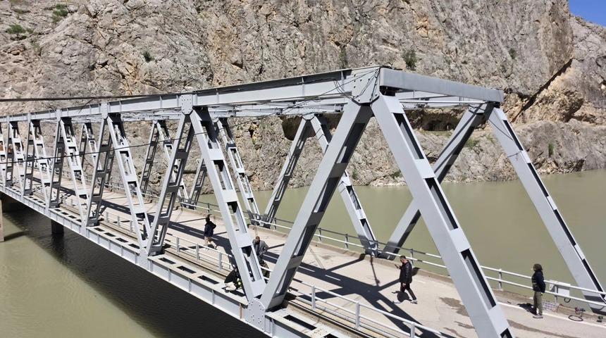 Kemaliye&rsquo;de Şırzi K&ouml;pr&uuml;s&uuml; akşam turizmine hazırlanıyor
