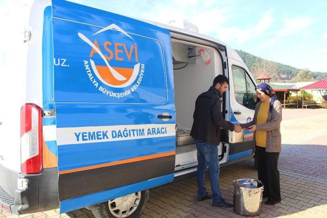 Büyükşehir’den her gün 2 bin 600 kişiye üç öğün yemek