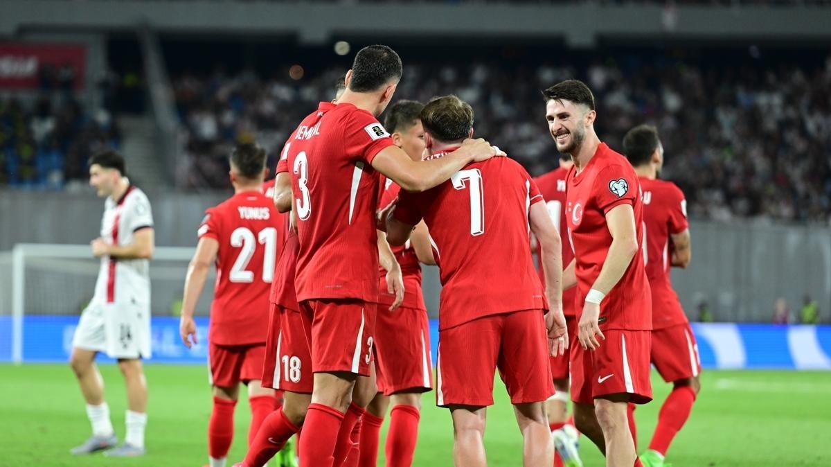 Ahmet &Ccedil;akar dan canlı yayında flaş iddia! Ş&uuml;pheli ma&ccedil;ı a&ccedil;ıkladı: "İki Milli oyuncu bahis işinde! 2
