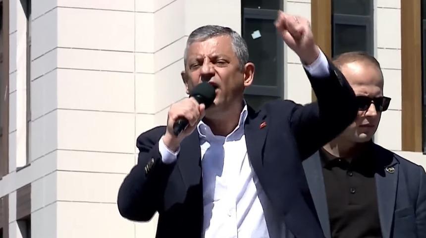 CHP lideri &Ouml;zg&uuml;r &Ouml;zel: "T&uuml;rkiye iktidar değişimini g&ouml;r&uuml;yor"