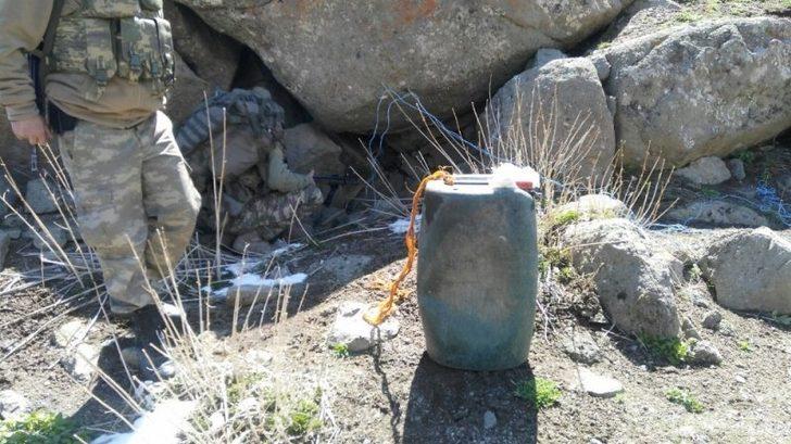 Van’da teröristlere ait 5 sığınak imha edildi  G3