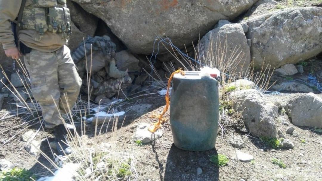 Van&rsquo;da ter&ouml;ristlere ait 5 sığınak imha edildi 