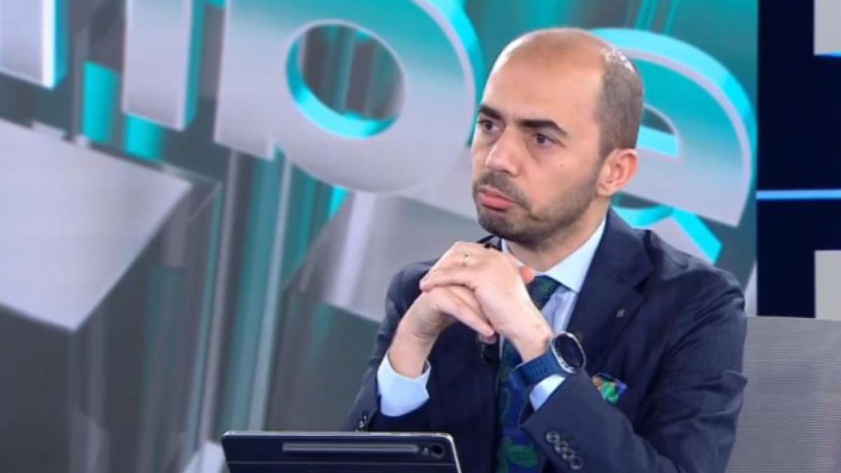Akıllı telefon ve tabletlere zam yolda! Canlı yayında a&ccedil;ıkladı 2