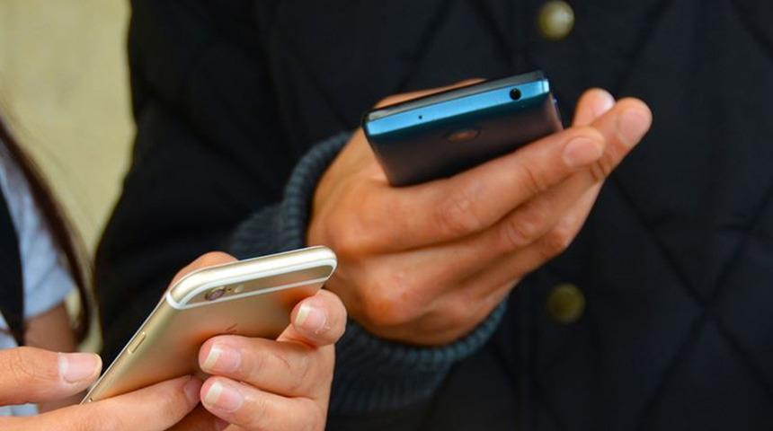 Akıllı telefon ve tabletlere zam yolda! Canlı yayında a&ccedil;ıkladı