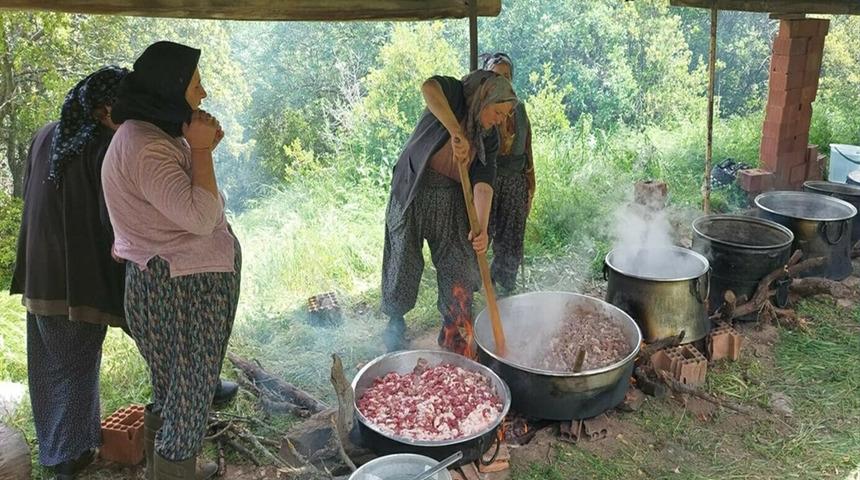 208 yıllık 'Olcak Dede' geleneği: Dualar edilip kurbanlar kesildi