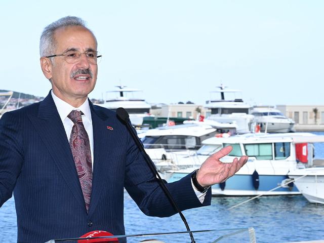 H&uuml;rm&uuml;z'de kriz devam ediyor! T&uuml;rk limanları rekora doymuyor