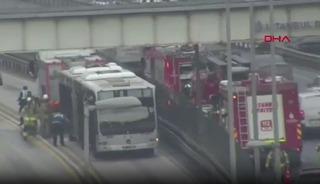 Metrob&uuml;s&uuml;n Avcılar durağında yangın &ccedil;ıktı!