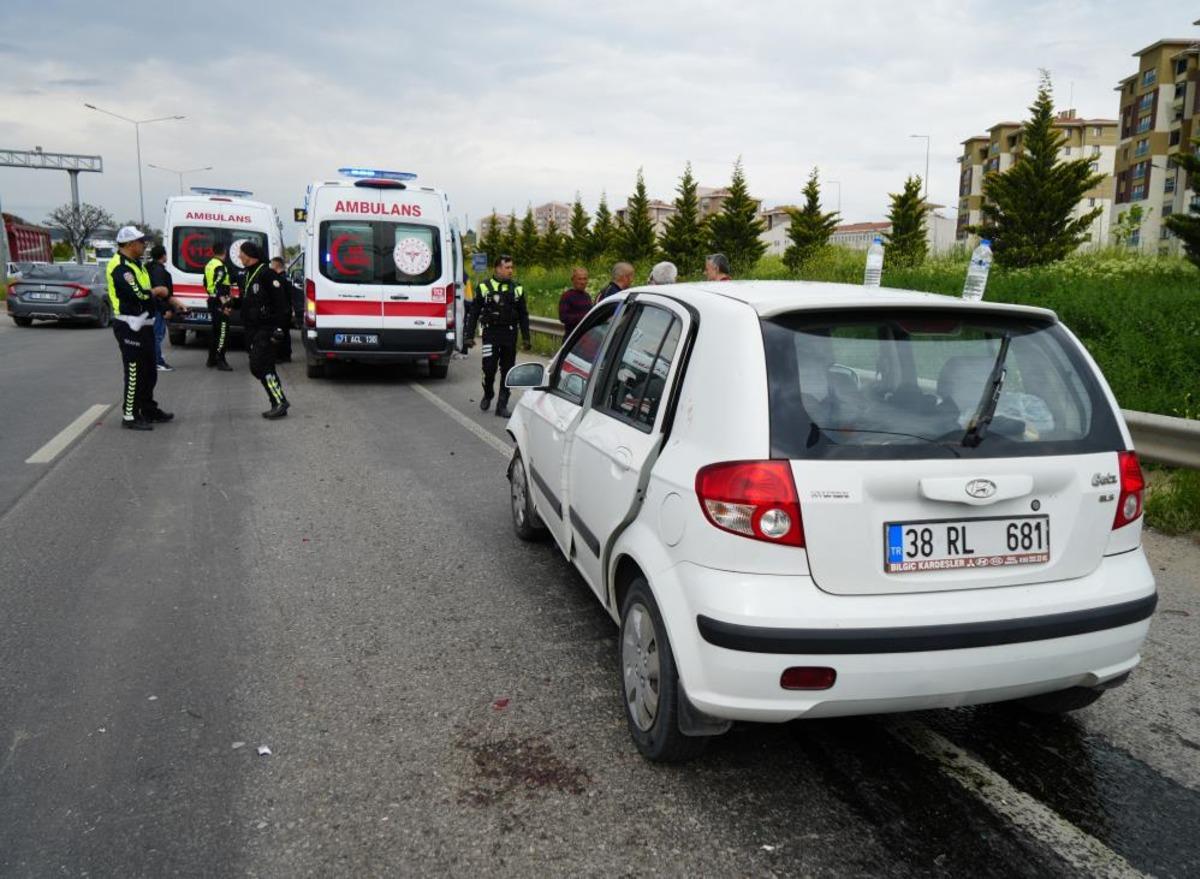 Kırıkkale&rsquo;de iki otomobil &ccedil;arpıştı: 7 yaralı 1
