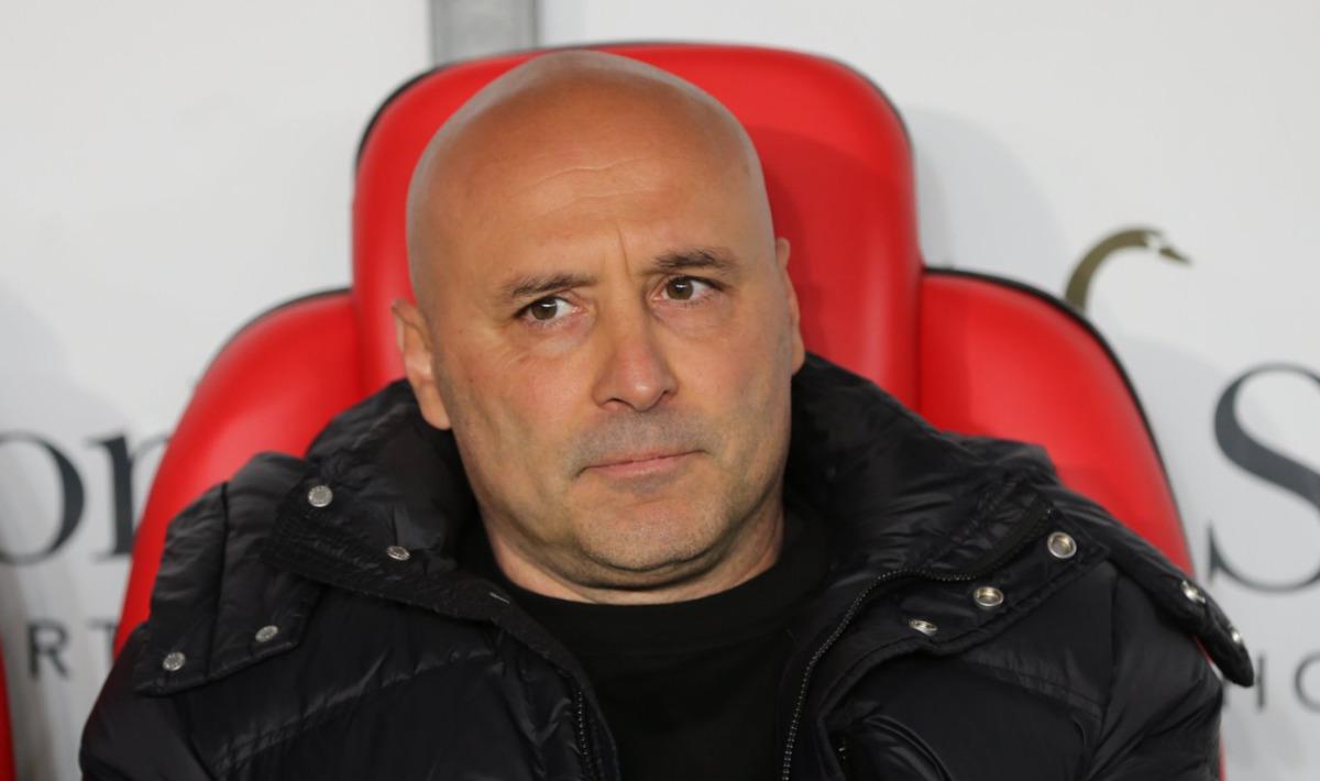 Fenerbah&ccedil;eliler tepki g&ouml;steriyor! Antalyaspor, Galatasaray ma&ccedil;ına yedek kadroyla &ccedil;ıktı 1