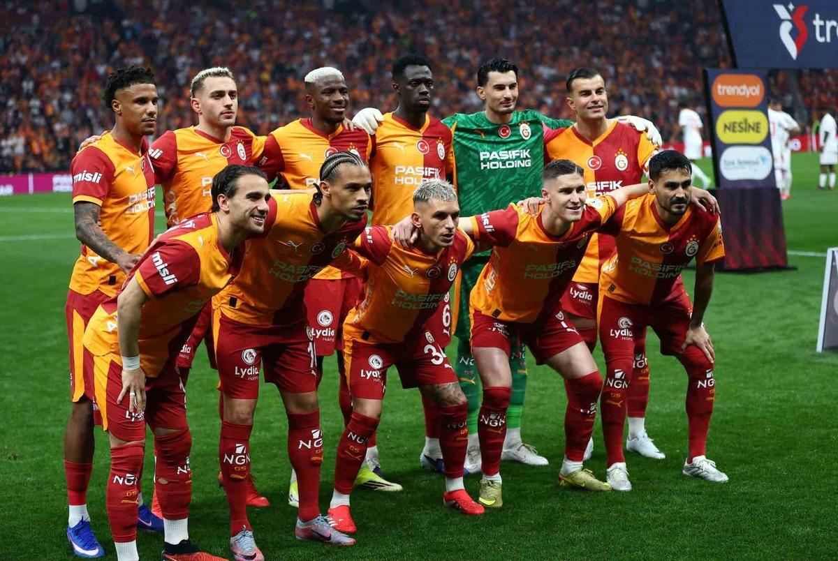 Yunus Akg&uuml;n  Dalya  dedi! Galatasaray formasıyla 100. lig ma&ccedil;ı 2