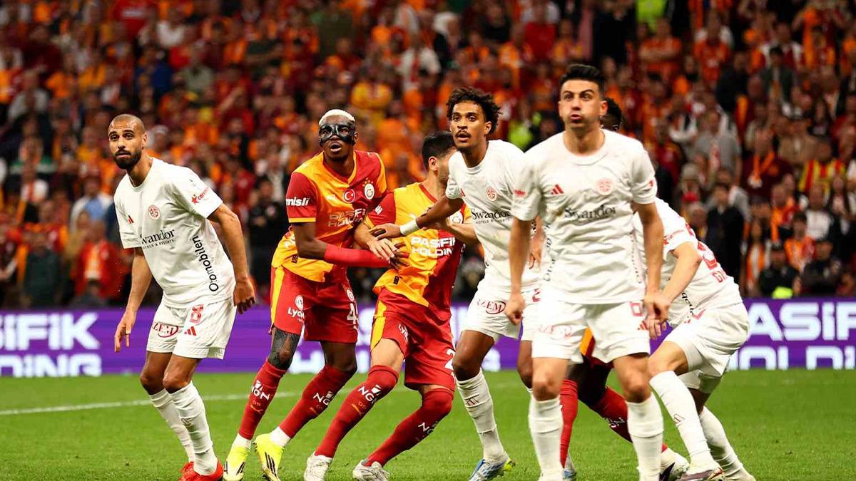 Galatasaray Antalyaspor'u geçti! Aslan şampiyon oldu