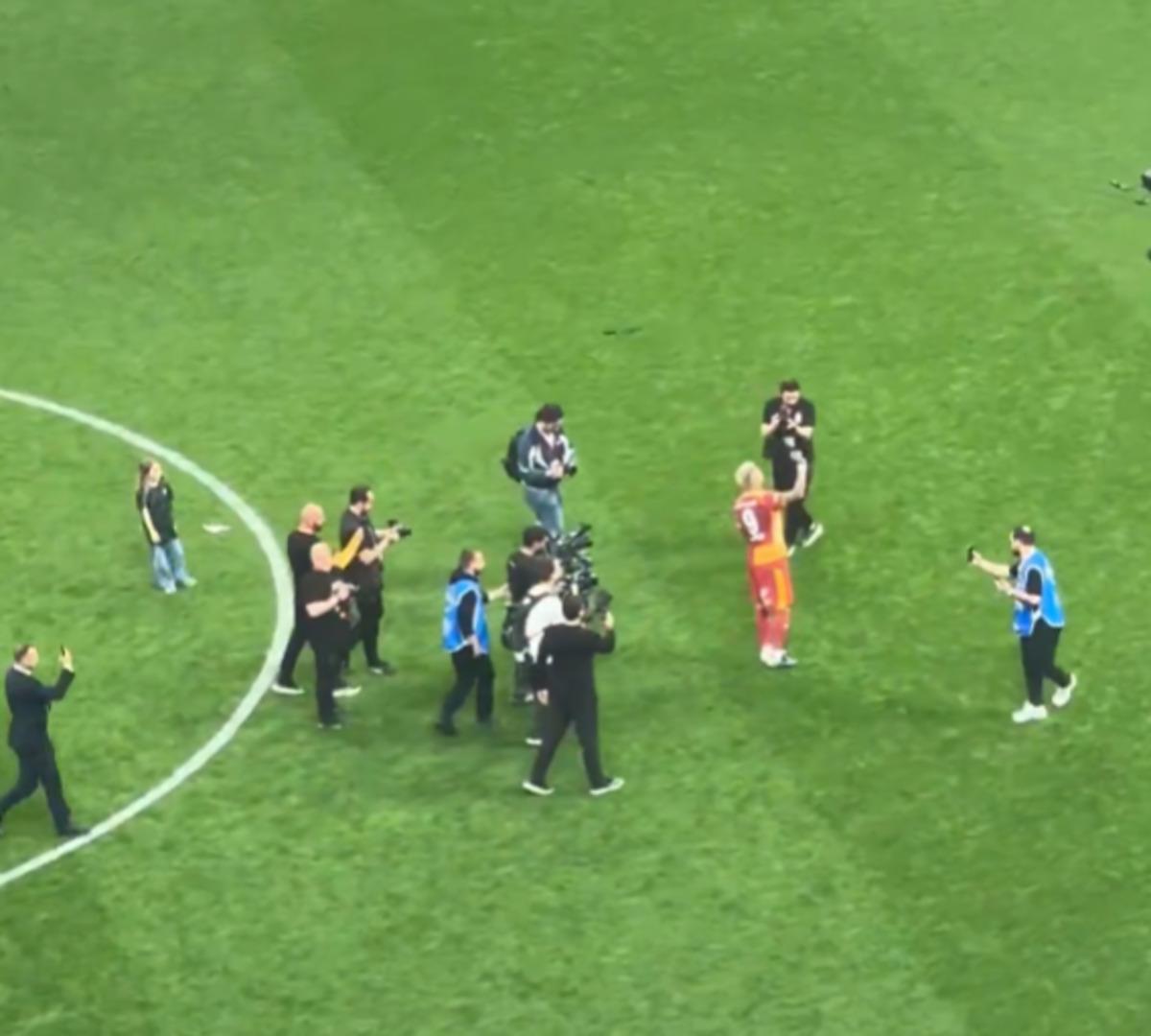 Mauro Icardi ma&ccedil; sonunda g&ouml;zyaşlarına hakim olamadı! 1