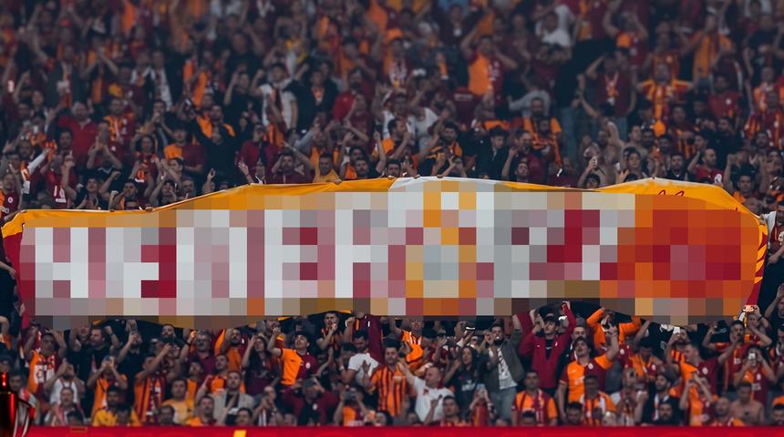 Galatasaraylı futbolcular bile şaştı! Şampiyonluk gelir gelmez trib&uuml;nlerde o pankart a&ccedil;ıldı