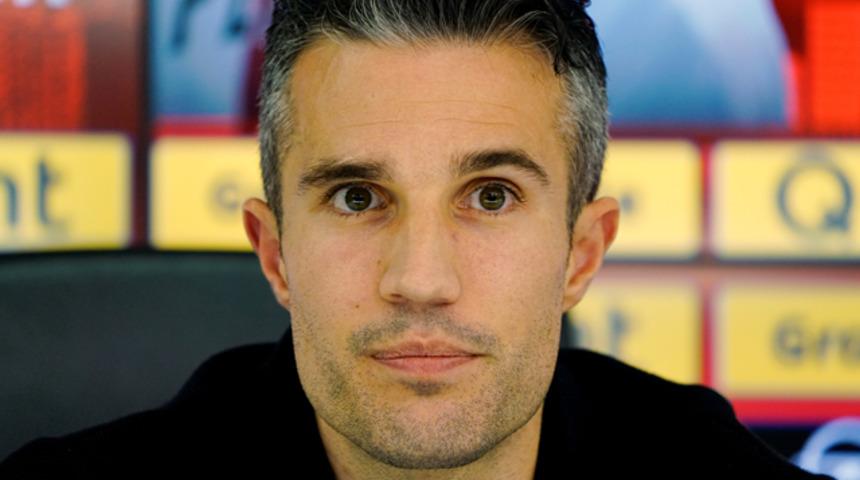 Fenerbah&ccedil;e'nin eski yıldızı Robin van Persie hain ilan edildi