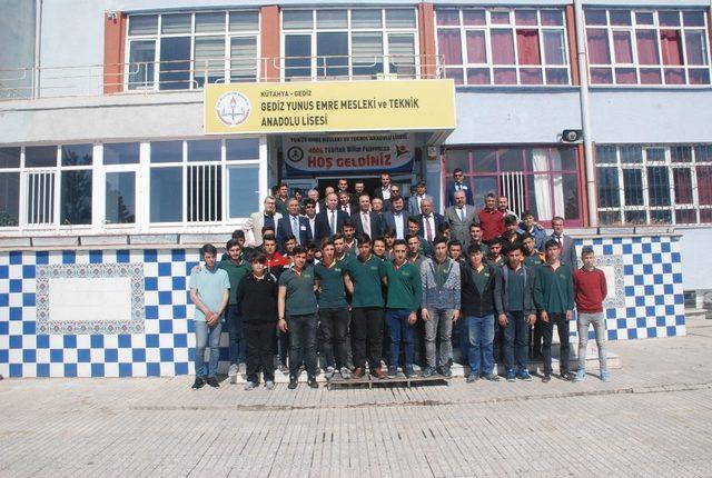 Gediz’de öğrencilerden TÜBİTAK 4006 Bilim Fuarı