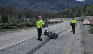 Karab&uuml;k'te otomobil ile motosiklet &ccedil;arpıştı: 1 &ouml;l&uuml;