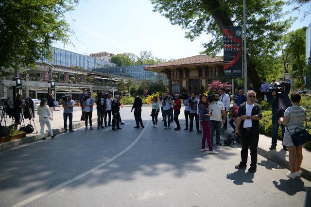 Fotoğraflar // Karamollaoğlu, Gül'ün ofisinde (1)