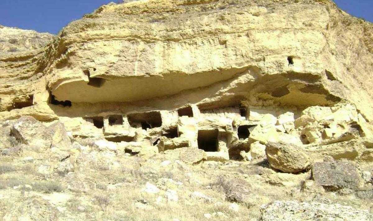 Karaman ın ilgin&ccedil; "Manazan G&uuml;zeli"! 1400 yıldır bozulmayan ceset 2