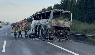 Seyir halindeydi! Yolcu otob&uuml;s&uuml; alev alev yandı
